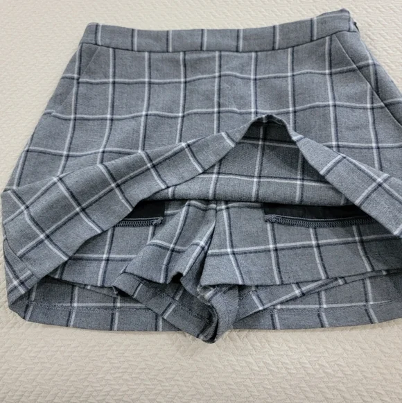 Forever 21 Gray Plaid Women's Skirt Size Small Built In Shorts Skort Mini - Picture 5 of 9